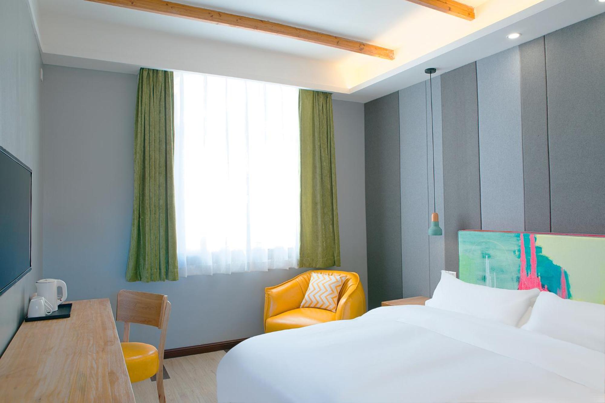 The Cloudland International Youth Hostel Close To The City Center,10 Min Walks To The Subway, Close To The Night Market, Old Street, Green Lake, English-Speaking Service, Free Activity Convenient Payment And Visa Cards Are Accepted Kunming Bagian luar foto
