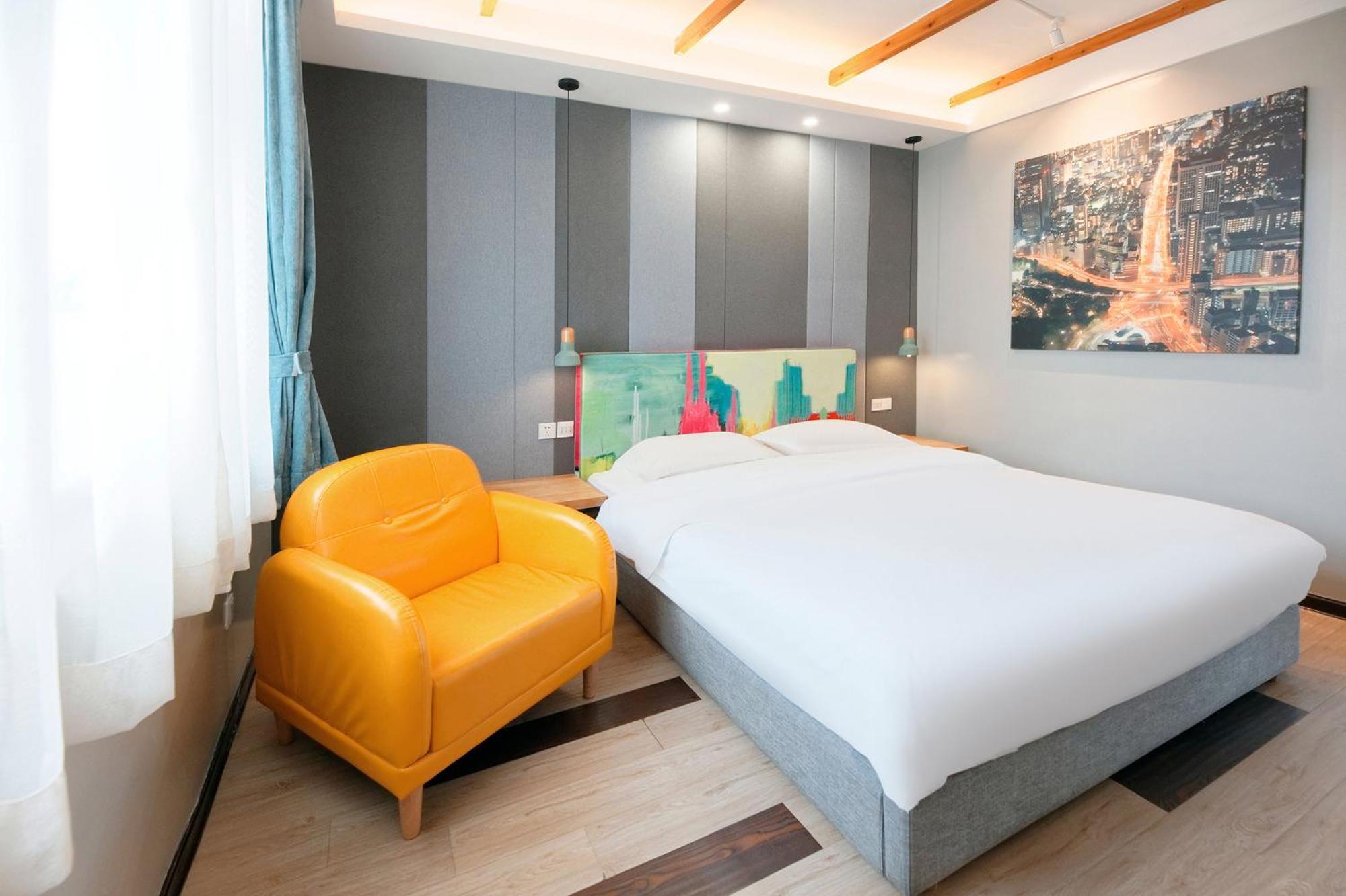 The Cloudland International Youth Hostel Close To The City Center,10 Min Walks To The Subway, Close To The Night Market, Old Street, Green Lake, English-Speaking Service, Free Activity Convenient Payment And Visa Cards Are Accepted Kunming Bagian luar foto