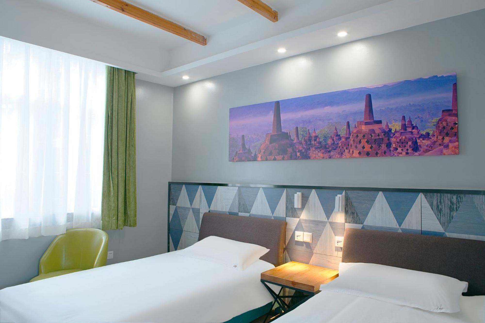 The Cloudland International Youth Hostel Close To The City Center,10 Min Walks To The Subway, Close To The Night Market, Old Street, Green Lake, English-Speaking Service, Free Activity Convenient Payment And Visa Cards Are Accepted Kunming Bagian luar foto
