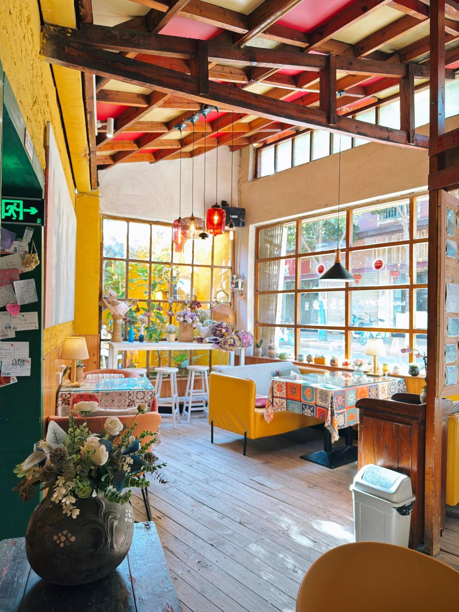 The Cloudland International Youth Hostel Close To The City Center,10 Min Walks To The Subway, Close To The Night Market, Old Street, Green Lake, English-Speaking Service, Free Activity Convenient Payment And Visa Cards Are Accepted Kunming Bagian luar foto