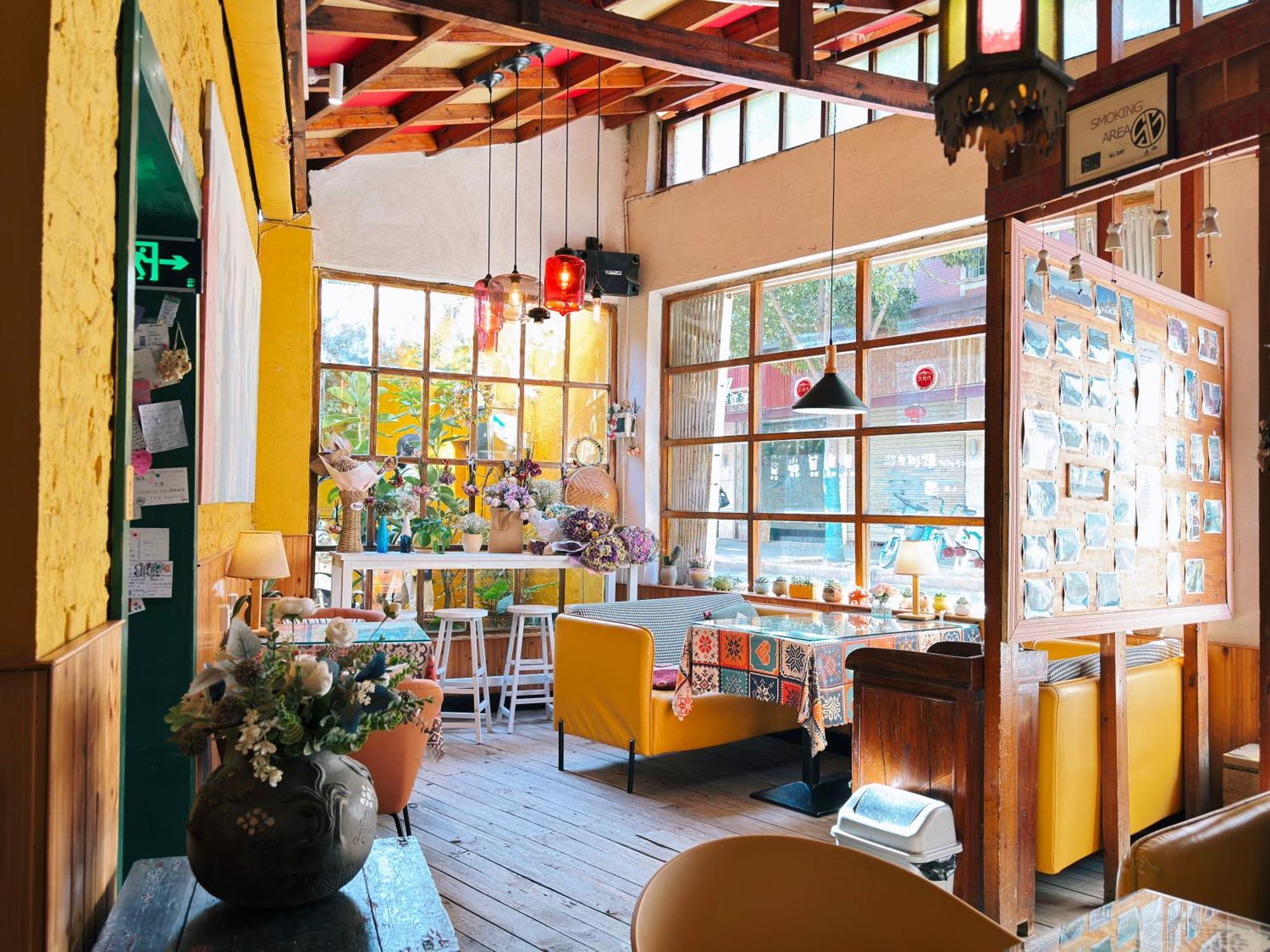The Cloudland International Youth Hostel Close To The City Center,10 Min Walks To The Subway, Close To The Night Market, Old Street, Green Lake, English-Speaking Service, Free Activity Convenient Payment And Visa Cards Are Accepted Kunming Bagian luar foto