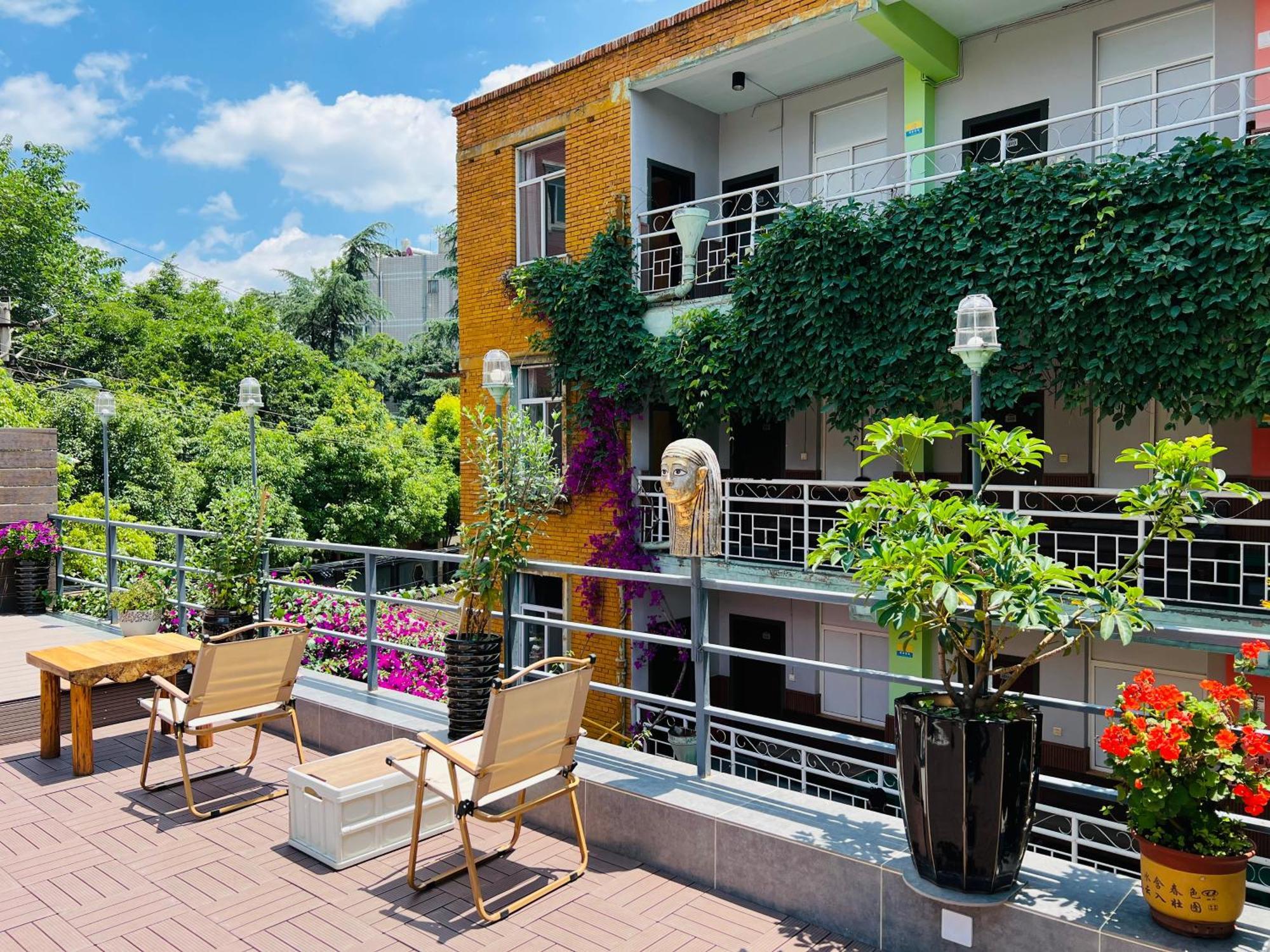 The Cloudland International Youth Hostel Close To The City Center,10 Min Walks To The Subway, Close To The Night Market, Old Street, Green Lake, English-Speaking Service, Free Activity Convenient Payment And Visa Cards Are Accepted Kunming Bagian luar foto