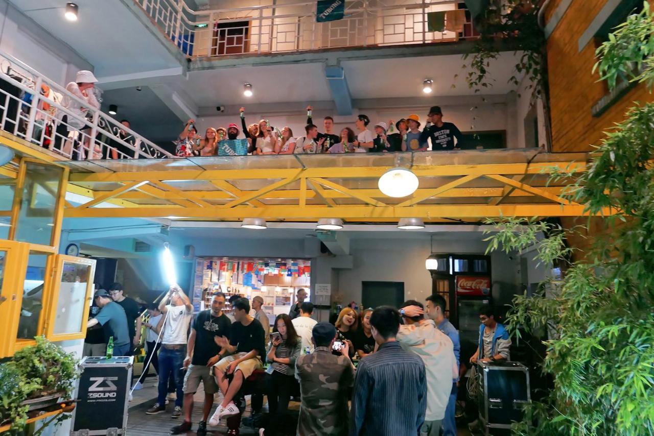 The Cloudland International Youth Hostel Close To The City Center,10 Min Walks To The Subway, Close To The Night Market, Old Street, Green Lake, English-Speaking Service, Free Activity Convenient Payment And Visa Cards Are Accepted Kunming Bagian luar foto